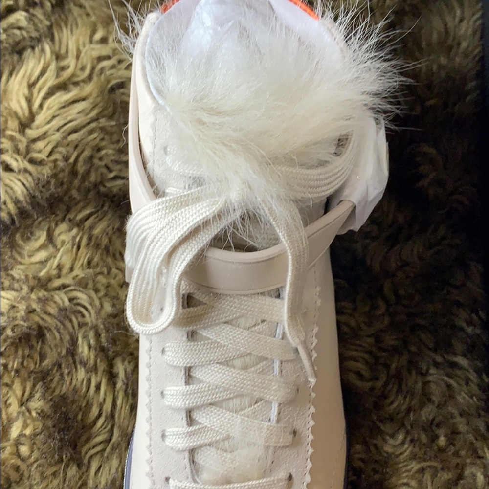 C213 Shrealing sneaker